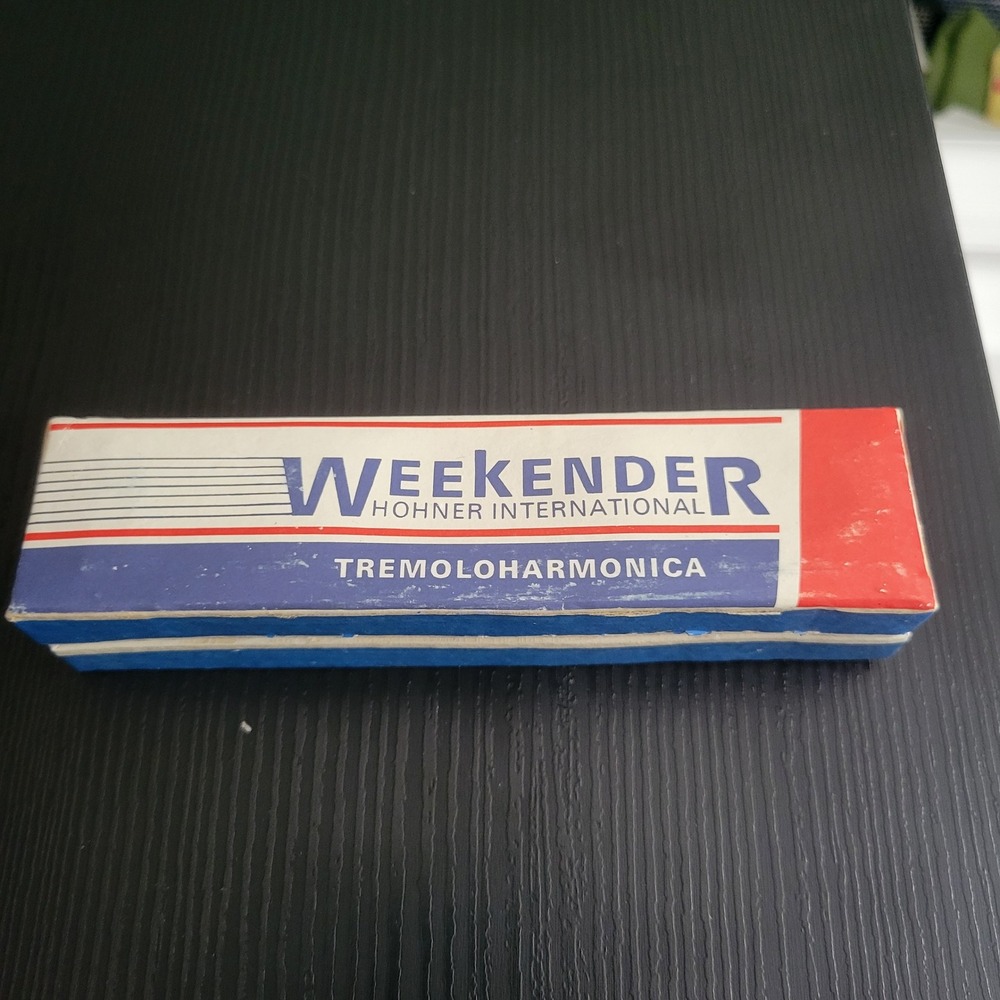 Hohner Weekender Tremolo Harmonica Silver Red 32 Hole 98.114